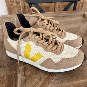 Veja Trainers / Sneakers - barely worn